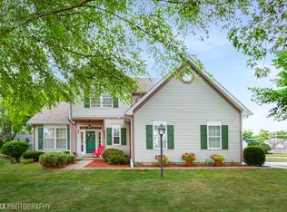 561 Blue Bonnet Ln, Woodstock, IL 60098