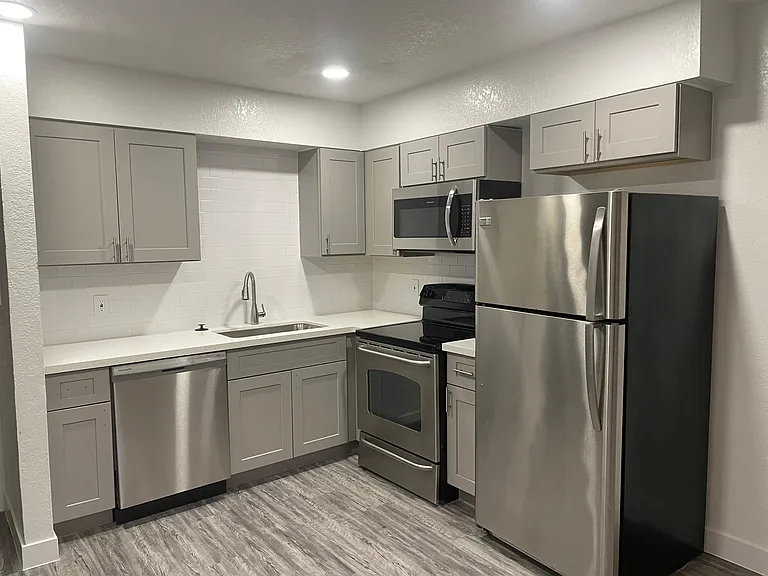 644 N Center St #207 — Photo 1