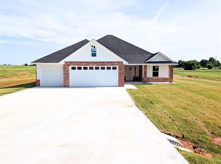 2442 Raven Cir, Blanchard, OK 73010