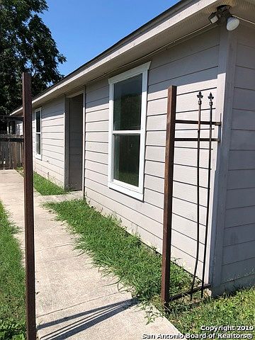 1st image of 406 Amires Pl