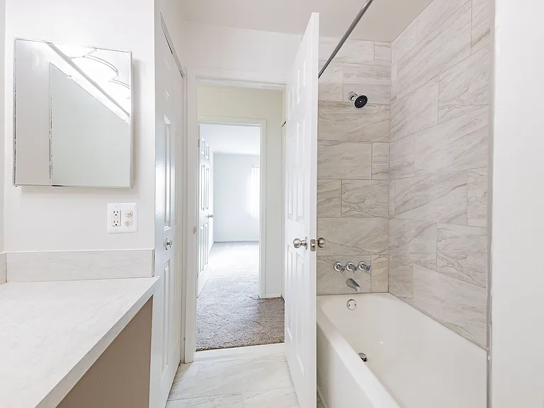 Waynewood Apartments — Photo 10