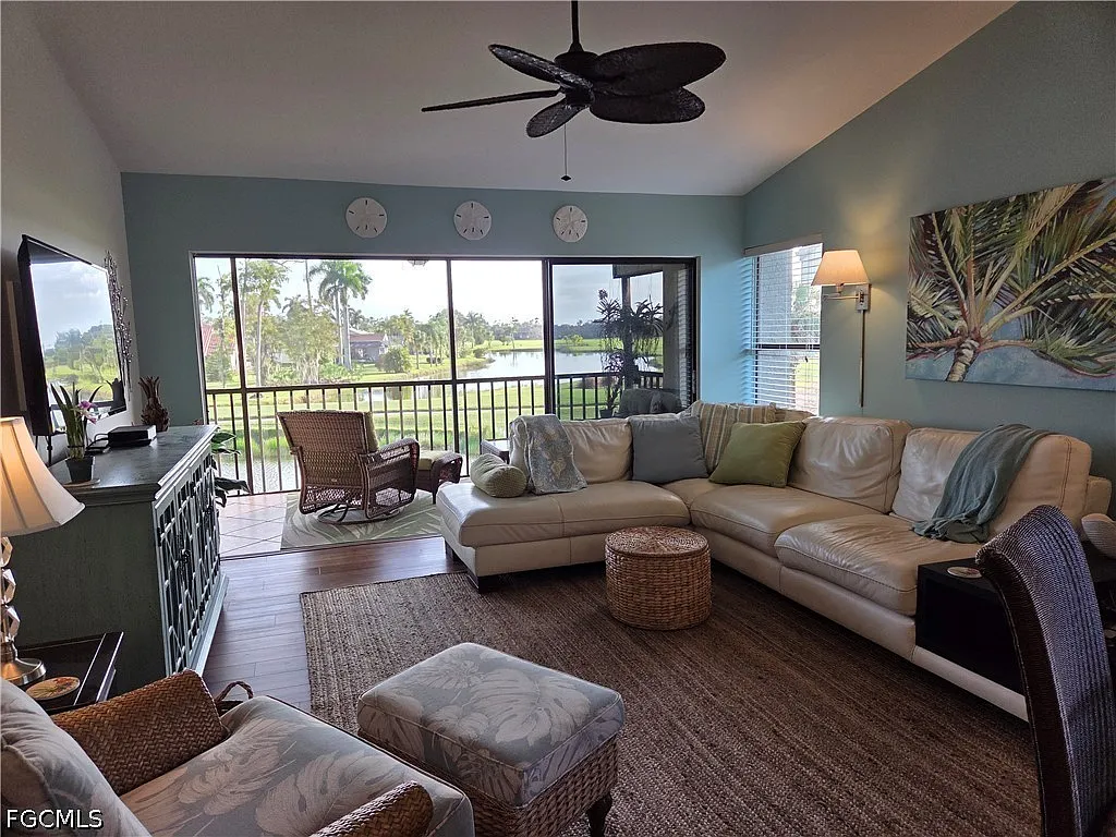 2 bed, 2.0 bath, 1174 sqft, $4,500 — Photo 2