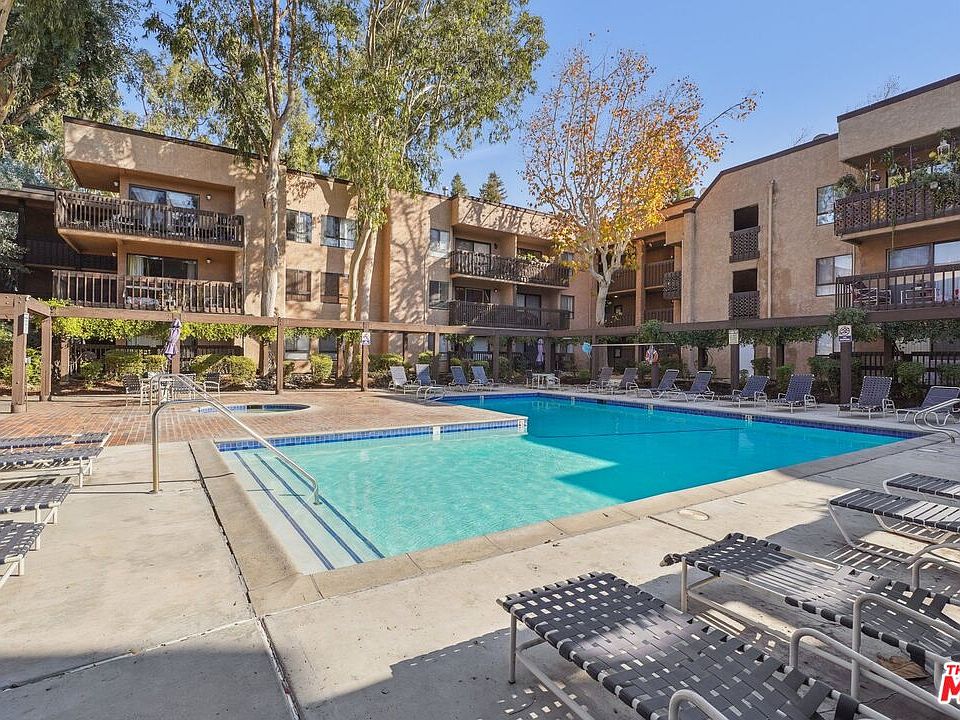 1st image of 22100 Burbank Blvd Unit 260G