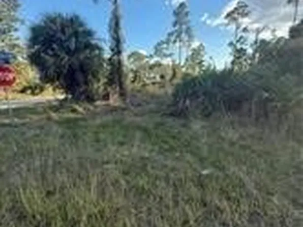 1090 Ainsworth St E, Lehigh Acres, FL 33974