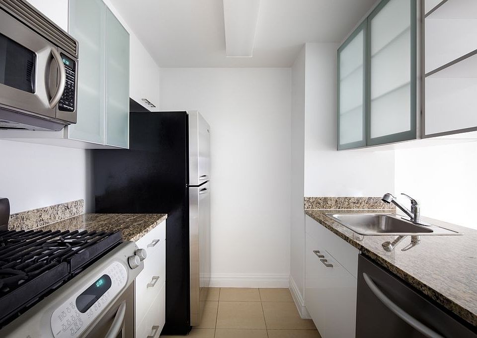 1st image of 325 N End Ave APT 11H