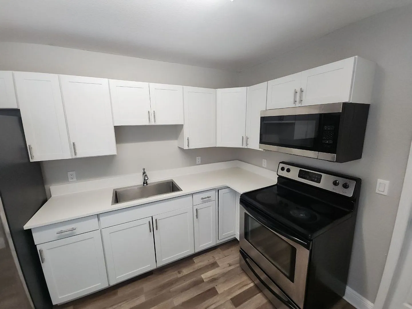 New Remodeled - 3 Bedroom 2 Bath Duplex - 2 Assigned Parking Spaces — Photo 3