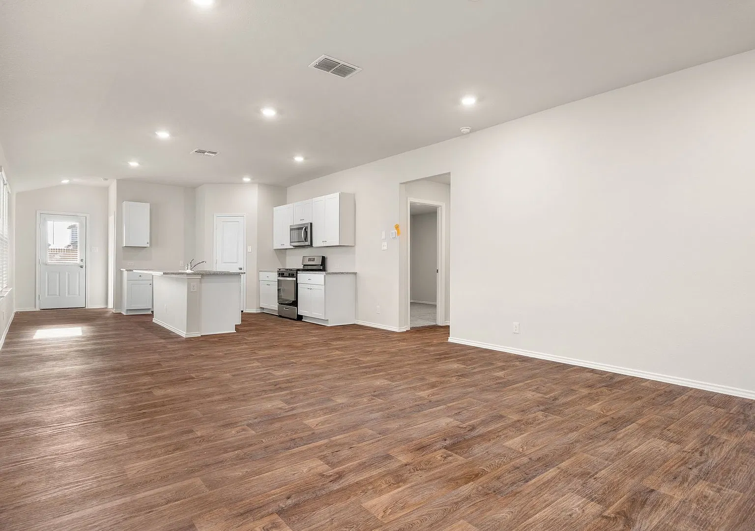 Like-New 3-Bedroom Home in San Antonio | Covered Patio + 2-Car Garage! — Photo 3