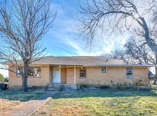 832 W Spinner Rd, Desoto, TX 75115