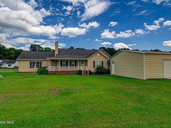 3rd image of 300 Crest Place