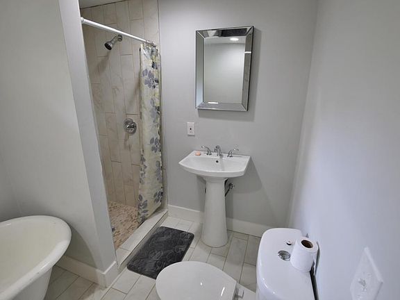 4th image of 1711 Woodbine Ave