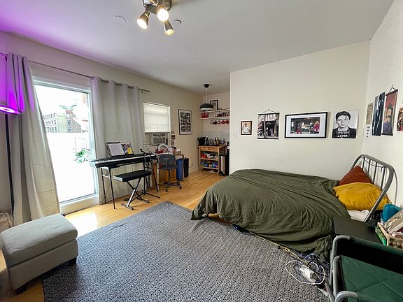 2nd image of 201 W 95th St APT 601