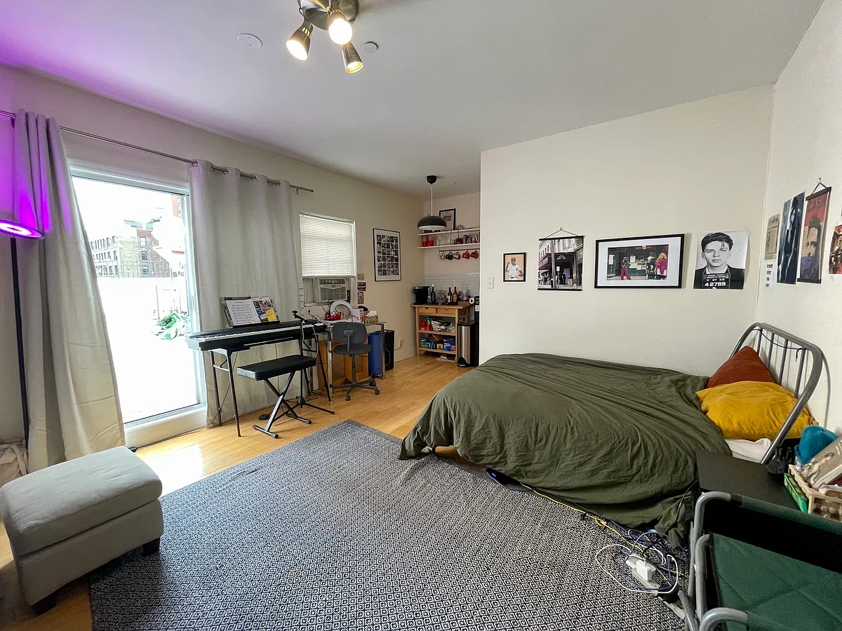 Building Photo - 201 W 95th St #601