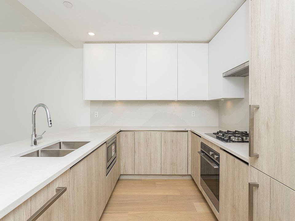 1st image of 423 6th St #313