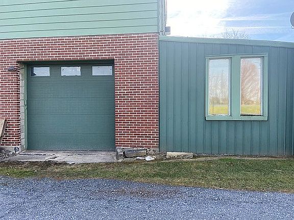 4th image of 414 Marion Dr