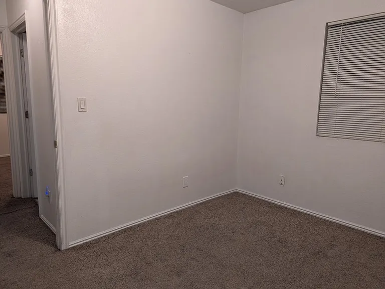 247 N 200 E #1 — Photo 11