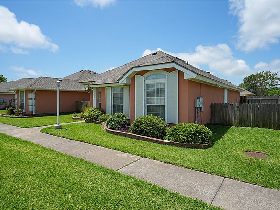3rd image of 2300 Naples Dr