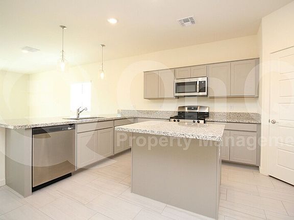 3rd image of 2512 N Coolidge Ave