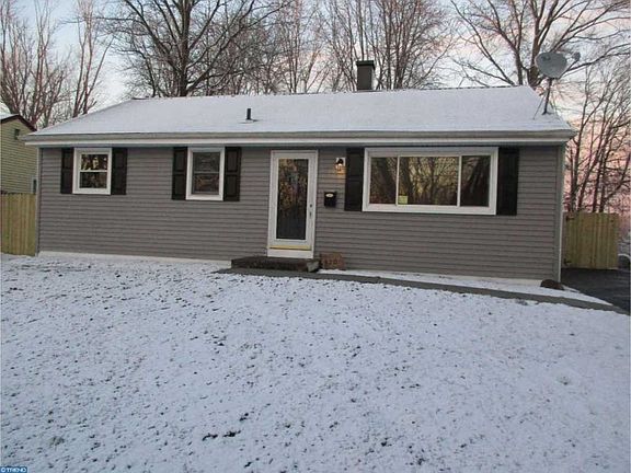 3rd image of 420 N Hilltop Ave
