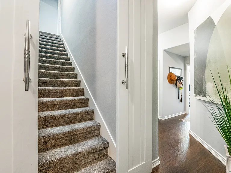 2731 Vela — Photo 8