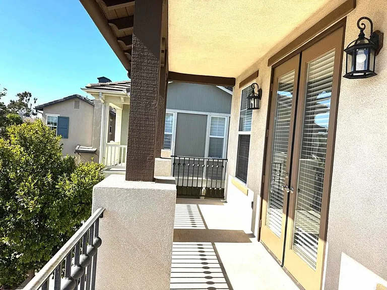 653 Beach St — Photo 4