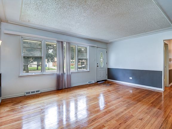 2nd image of 1218 Peggy Ln