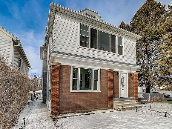 3rd image of 2418 5th Ave