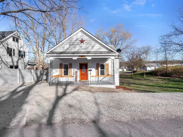 809 N 2nd St, De Soto, MO 63020