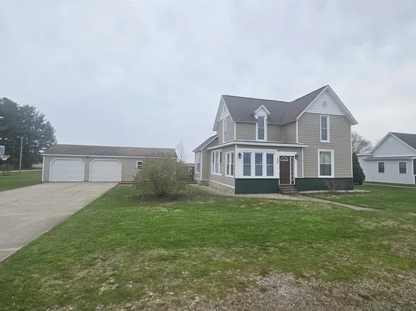 307 E Earl St, Chalmers, IN 47929