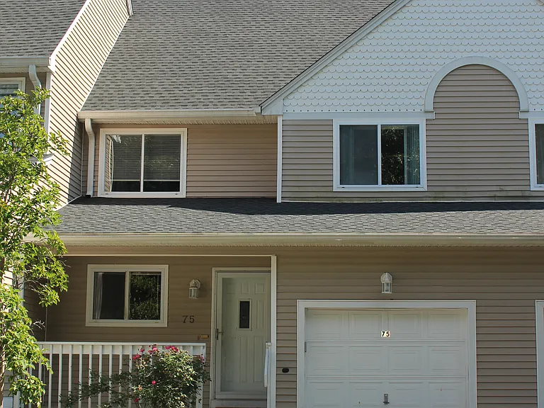 75 Florence Way — Photo 35