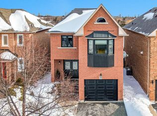 2081 Frontier Dr, Oakville, ON L6M3V5