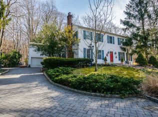 195 Cove Rd, Laurel Hollow, NY 11771