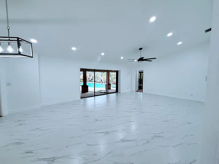 465 SE Naranja Ave — Photo 17