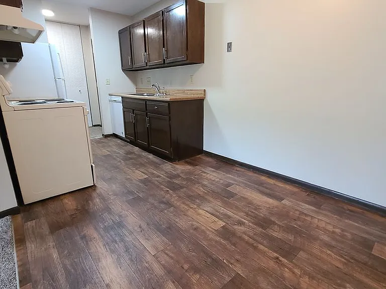 Eastgate Apartments — Photo 72