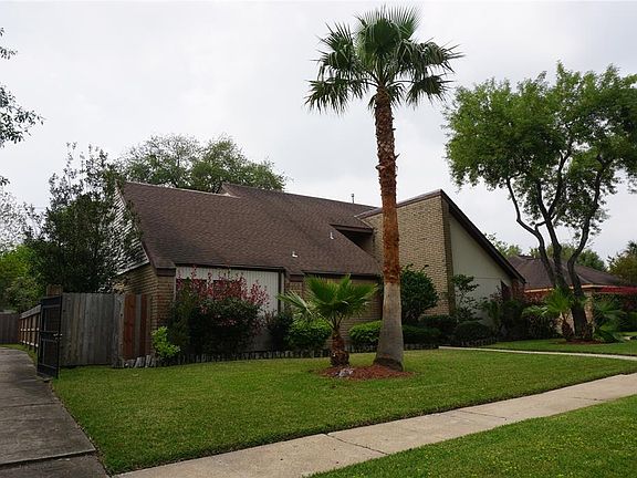 3rd image of 10722 Braes Bayou Dr