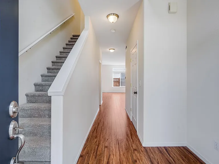 908 SW 175th Ter — Photo 2