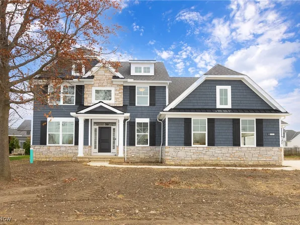 595 S Port Dr, Avon Lake, OH 44012