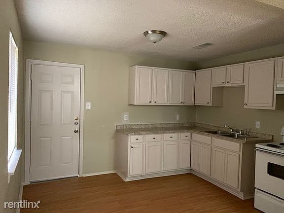 Daffodil-kitchen