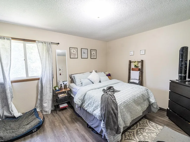 204 4th Ave #2 — Photo 3