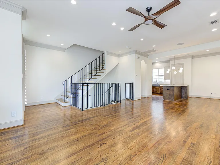 6302 Prague St — Photo 20