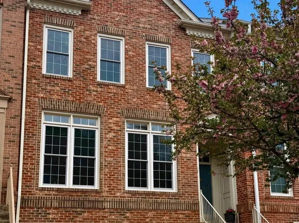 9566 Lagersfield Cir, Vienna, VA 22181