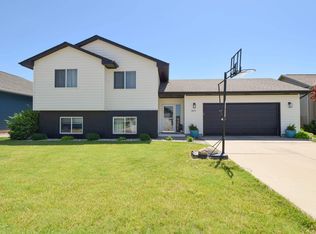 8801 W Nikita Dr, Sioux Falls, SD 57106