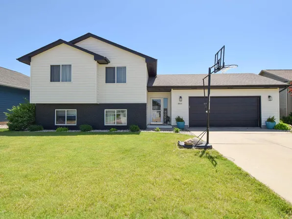 8801 W Nikita Dr, Sioux Falls, SD 57106