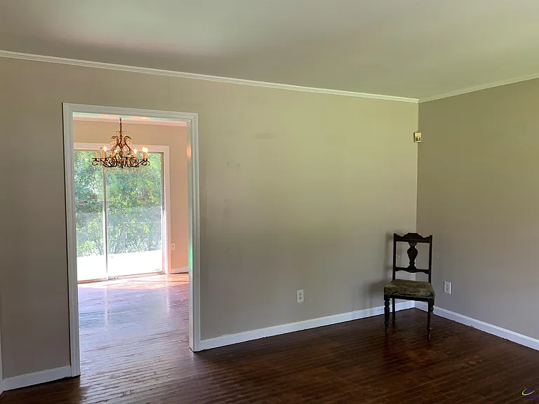 3240 Commodore Dr — Photo 4
