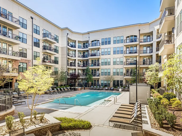 District West — Photo 27