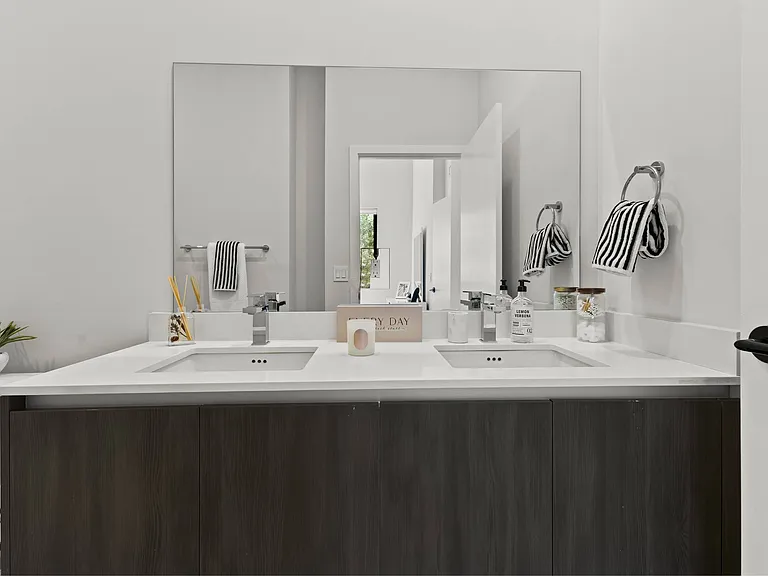 Oasis Pointe — Photo 30