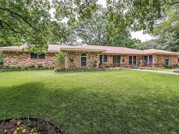 2nd image of 213 Pennsylvania Dr