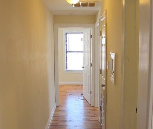 3rd image of 829 W Waveland Ave APT 3