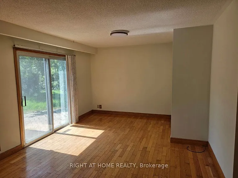 1010 Bloor St — Photo 11