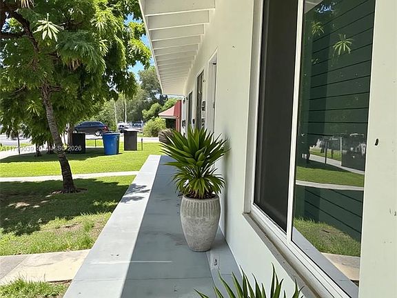 3rd image of 16204 NE 18th Ct