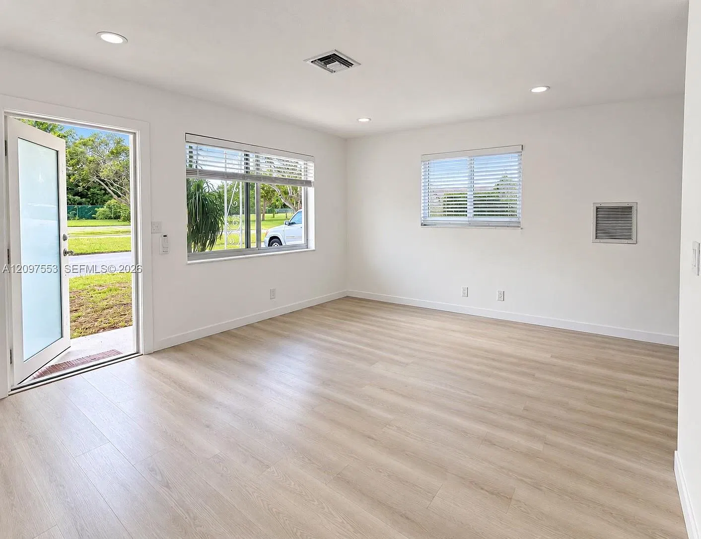 2 bed, 1200 sqft, $2,500 — Photo 2